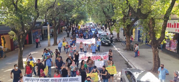 Servidores de Valadares vão às ruas pressionar prefeito por aumento de 17%