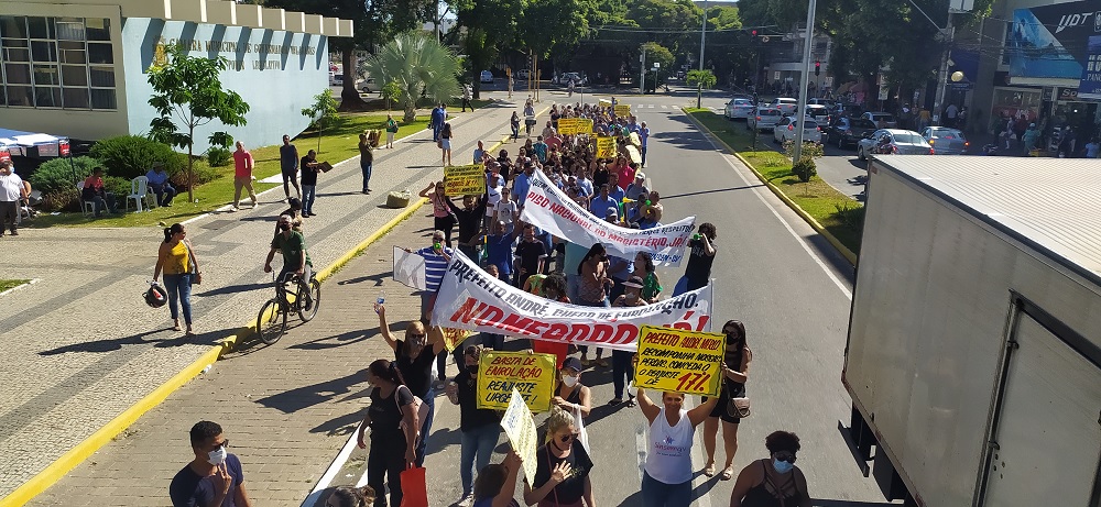 Servidores de Valadares vão às ruas pressionar prefeito por aumento de 17%