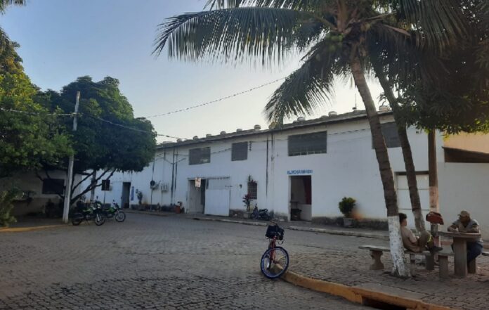 galpão volta a ser usado como local de trabalho de servidores públicos.