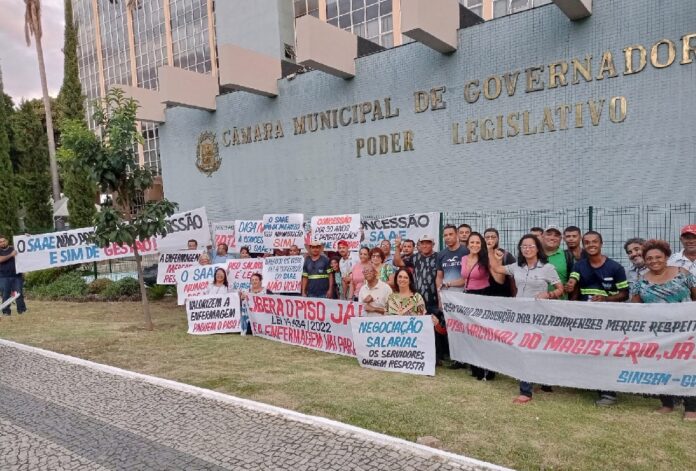 Após confronto, servidores deixam a Câmara aos gritos de 