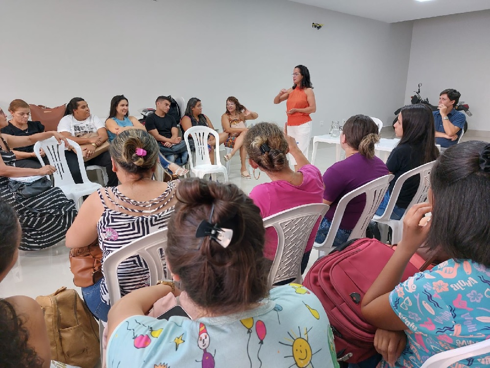 Recém-nomeados no concurso tiram dúvidas em encontro no Sinsem