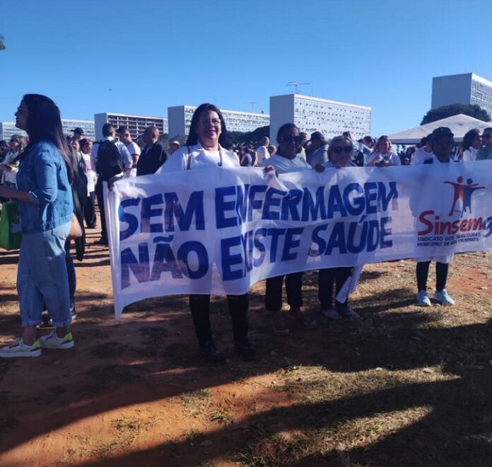 Sinsem e servidores da enfermagem participam de ato pelo piso salarial em Brasília