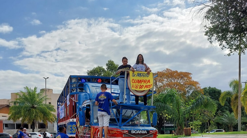 Sinsem sai às ruas em defesa da educação e dos educadores do município