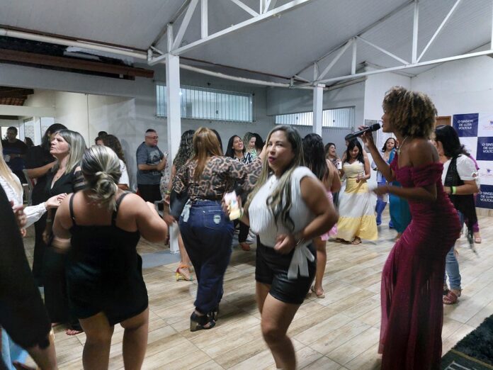 Dia do Servidor é celebrado com música e alegria em confraternização da Educação