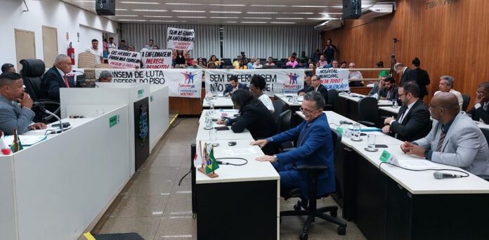 aprovado piso enfermagem 1 - 9 out Vereadores aprovam o piso da enfermagem em primeira votação
