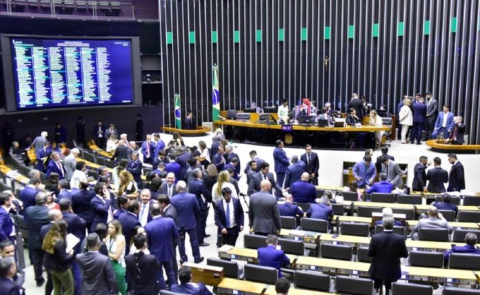 Sinsem acompanha e defende Piso Nacional para técnicos, administrativos e operacionais da educação