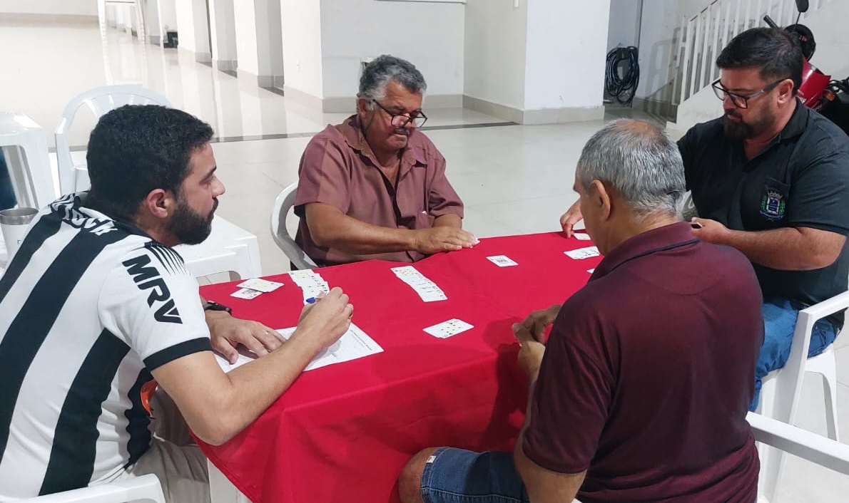 Carlos Marins e Almir Batista são campeões do Buraco no Jinsem 2024