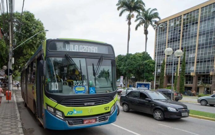 Atraso na recarga do vale-transporte penaliza servidores da saúde em Valadares