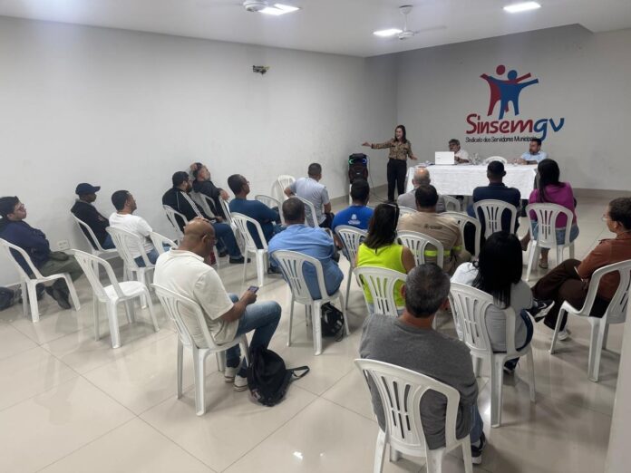 Servidores transpostos do SAAE definem pauta unificada em assembleia no Sinsem