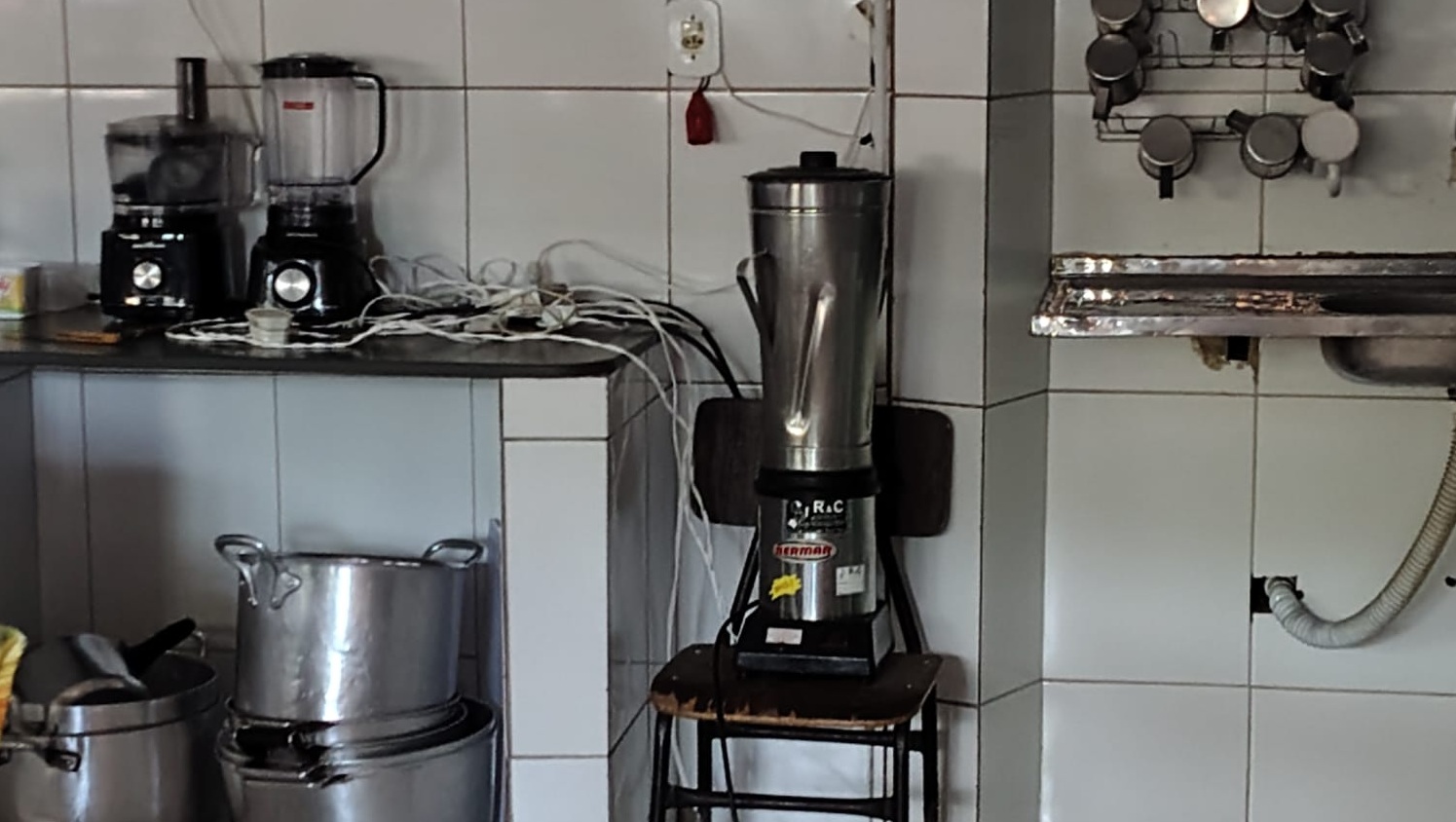 Problema elétrico deixa escola municipal parcialmente sem energia e compromete ensino