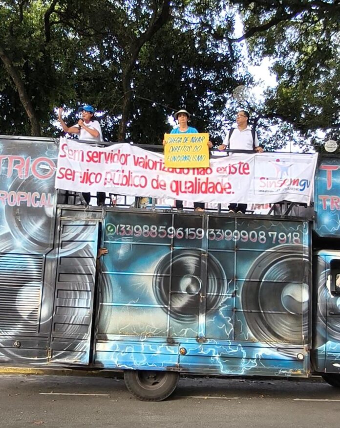 Servidores aprovam estado de greve em resposta à falta de negociação da Prefeitura