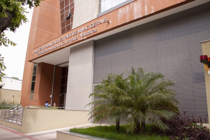 Ministério Público e Sinsem se reúnem para tratar da situação dos servidores transpostos do Saae