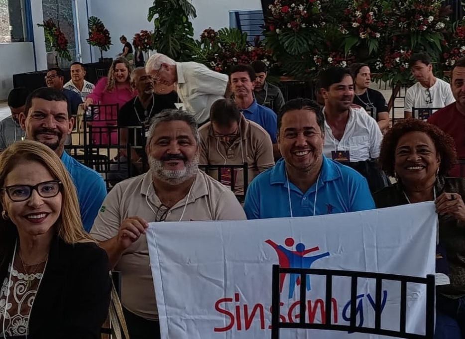 Diretores do Sinsem-GV participam de congresso interestadual de servidores em Caeté