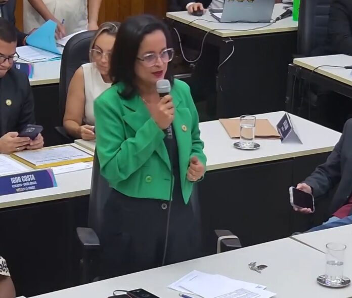 Sandra critica cancelamento de reunião e convida vereadores para ato-assembleia