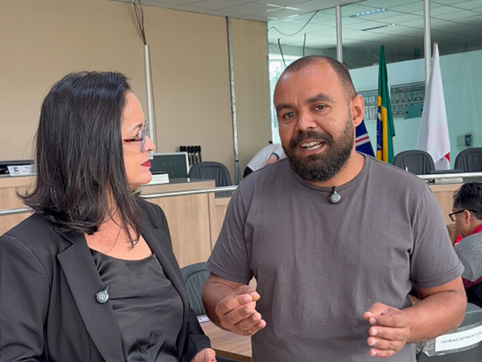 Sinsem-GV desmistifica a terceirização na Educação em visita a Igarapé: “É precarização e não inovação”