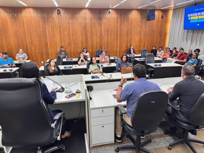 WhatsApp Image 2026-07-15 at 17.22.56 Audiência pública amplia debate sobre possível terceirização na educação