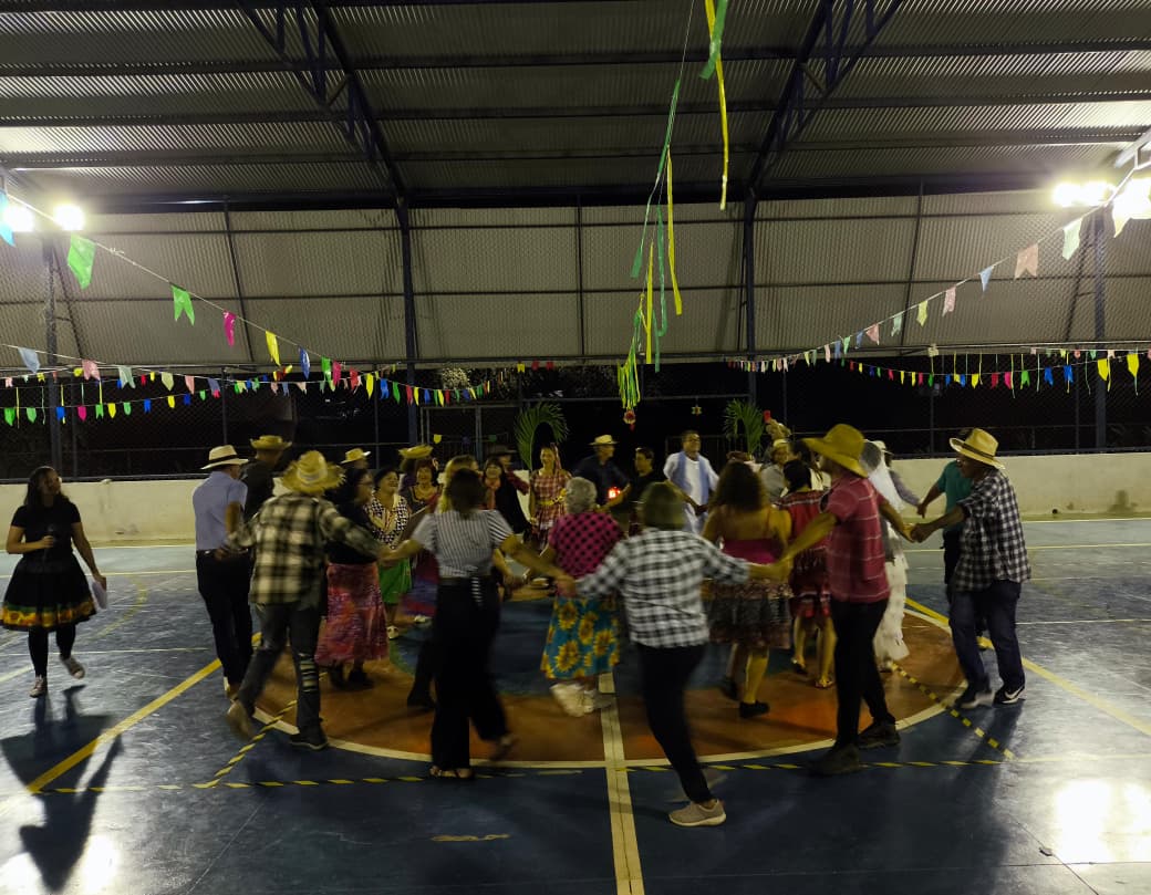 Arraiá Dança Circular reúne servidores em tarde de integração no Clube do Sinsem