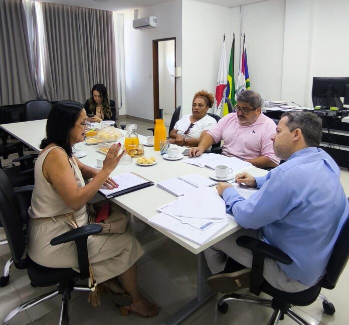 Diretoria do Sinsem cobra demandas da Educação e secretário promete respostas