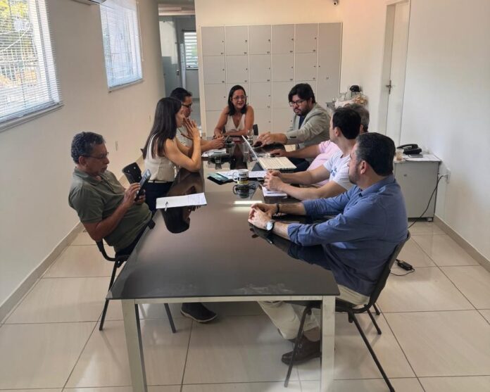 reunião jurídico Sem pagamento, Sinsem-GV vai à Justiça pelas progressões